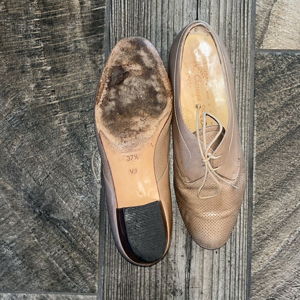 Vintage Classique shoe sale tan leather 1” shoes - Picture 4 of 5